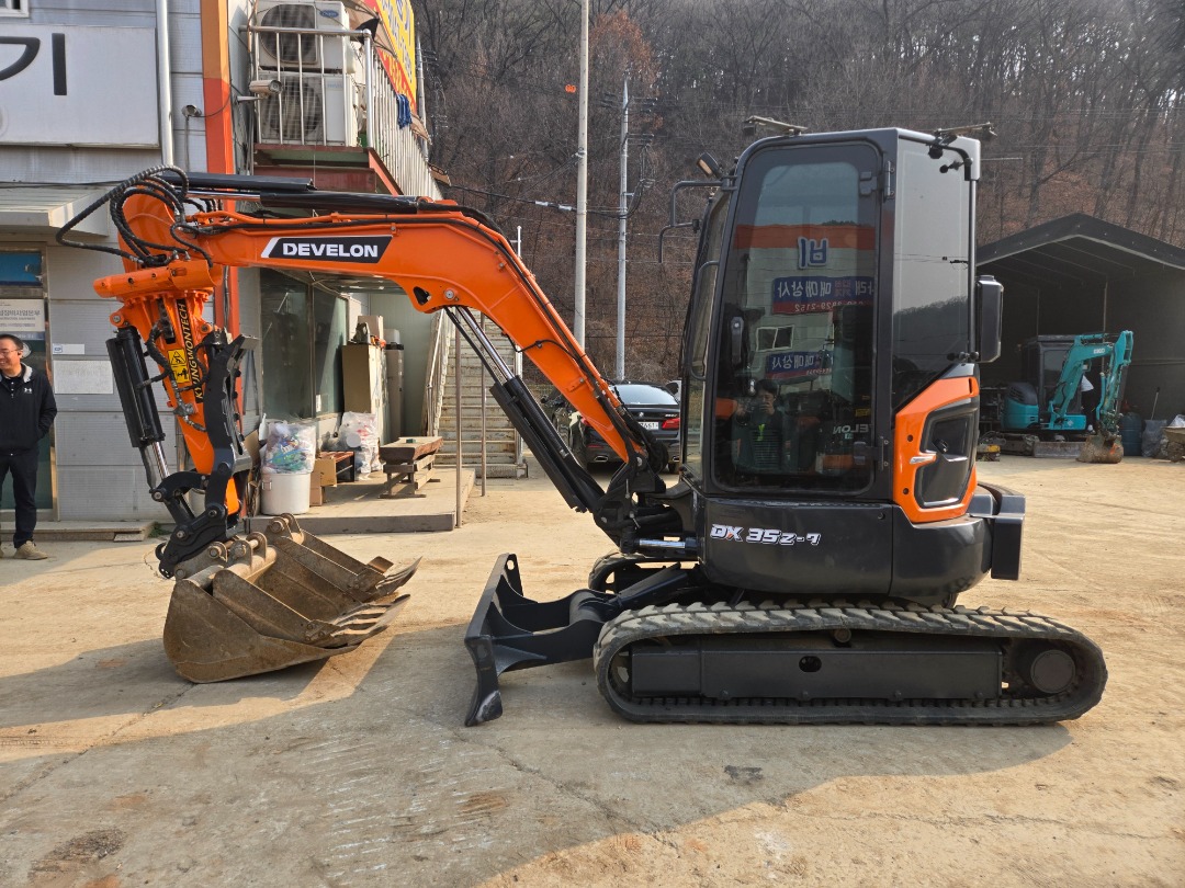 두산 디벨론 DX35 캐빈 2022년 3673H 버켓3종 경원회전암 코집 기존 암 포함 미니 굴삭기매매|전문가들